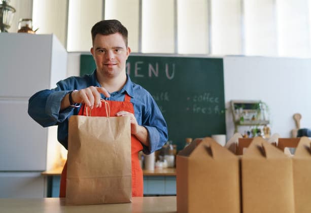 beschut-werk-restaurant-jong-down-verstandelijk-beperkt_2132696653